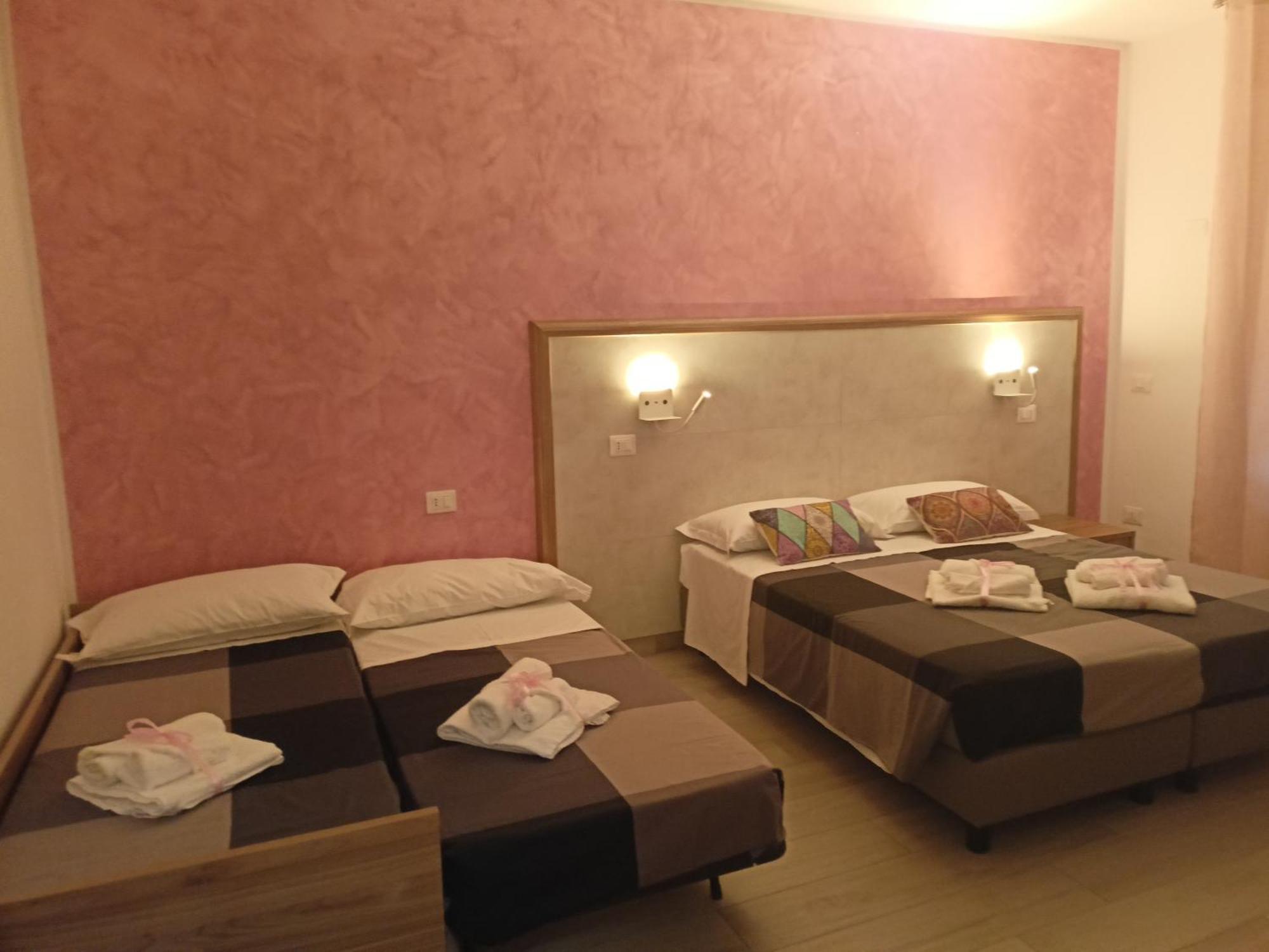 La Dea Rooms Ferrara Bagian luar foto